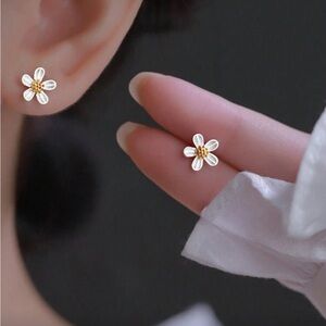 Elegant Gold and White Flower Earrings
